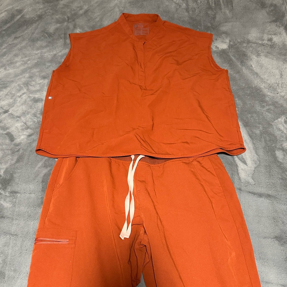 Figs Zamora Jogger pants size 2XL TALL and Rafaela top 2XL. Smoke free home.